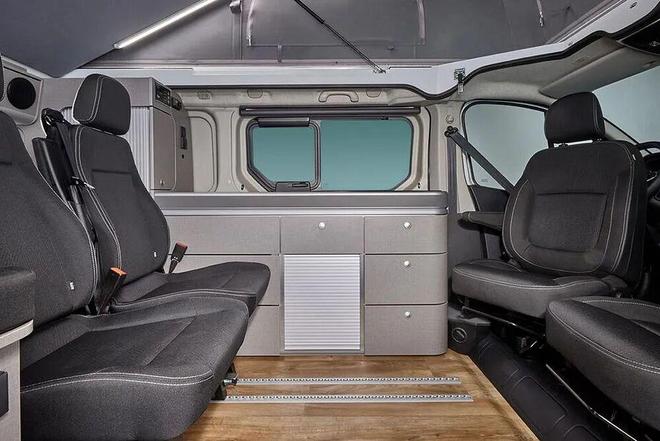 带升顶！日产Primastar露营车冰球突破叫板大众加利福尼亚！可睡4人(图3)