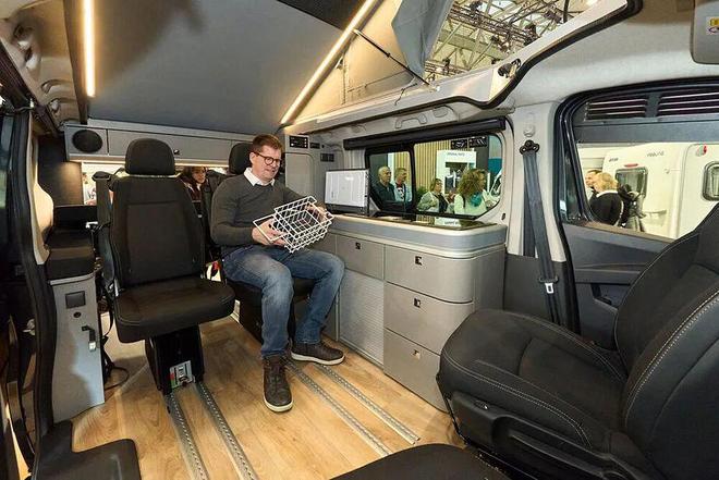 带升顶！日产Primastar露营车冰球突破叫板大众加利福尼亚！可睡4人(图6)