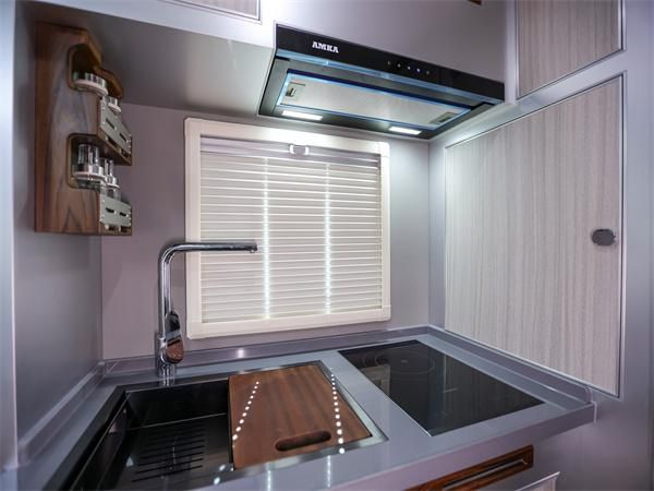 023四驱顶级越野房车现车销售全国冰球突破游戏25款奔驰乌尼莫克U4(图3)