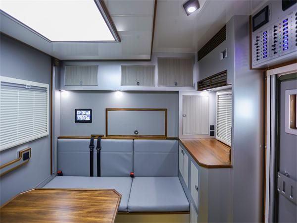 023四驱顶级越野房车现车销售全国冰球突破游戏25款奔驰乌尼莫克U4(图4)