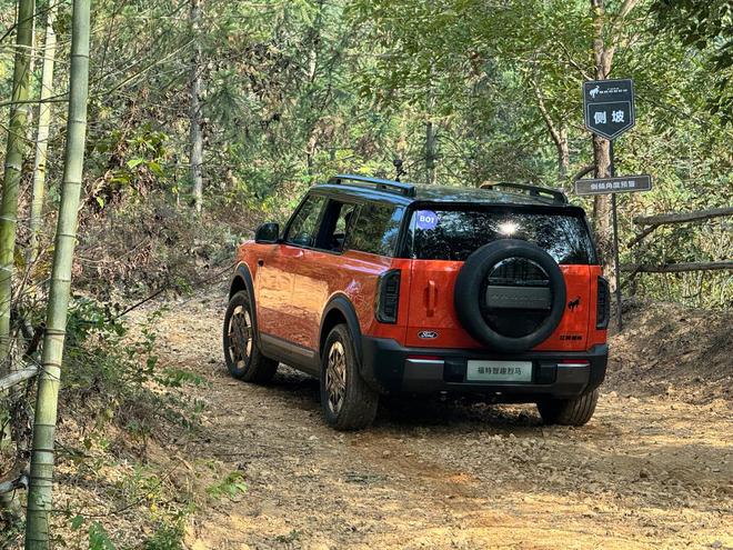 7” 生活！福特智趣烈马自驾游冰球突破一车解锁 “5+2+(图8)