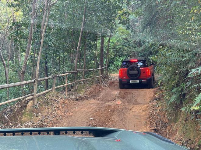 7” 生活！福特智趣烈马自驾游冰球突破一车解锁 “5+2+(图5)